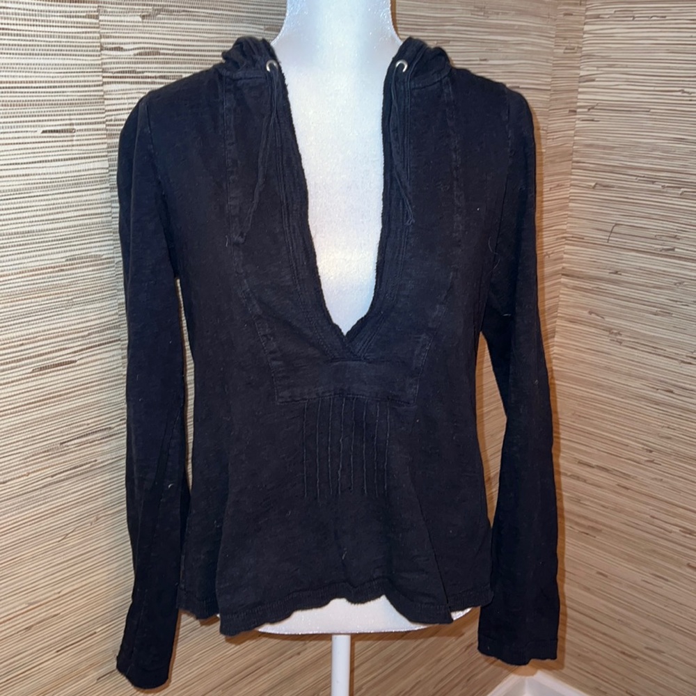Lux black deep v sweatshirt medium. EUC!